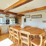 Host & - Edge Farm *