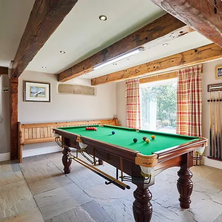 Host & - Edge Farm Middlesmoor