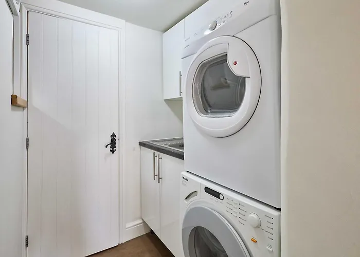 Host & - Edge Farm *