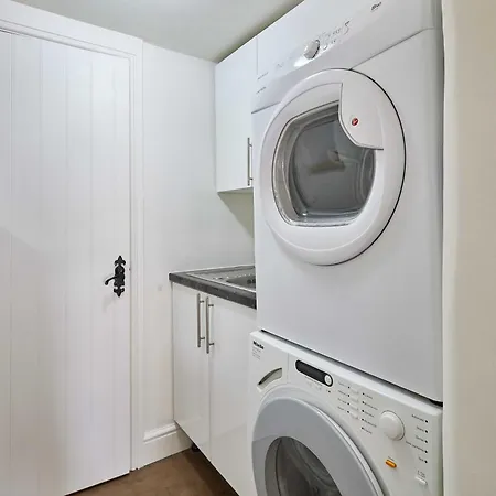 Host & - Edge Farm *