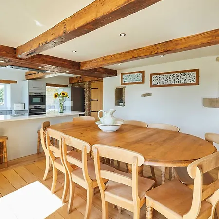 Host & - Edge Farm *